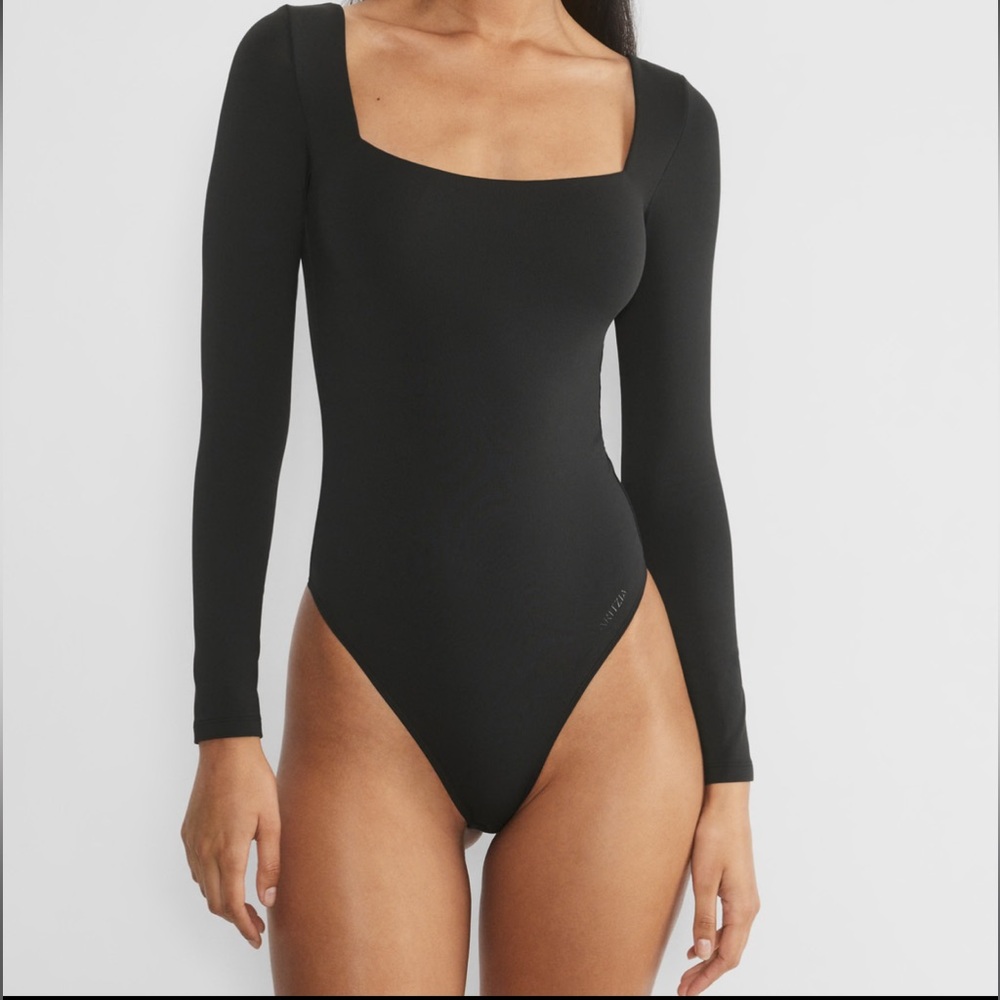 Aritzia Babaton Contour Square-neck Long Sleeve Bodysuit